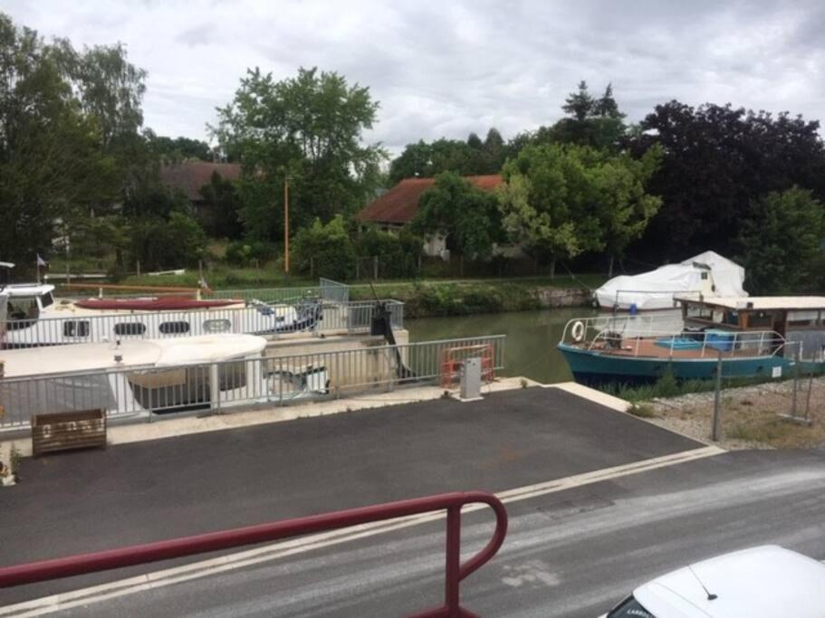 Le Depot Appartement Du Canal 80M2 A Champvert Eksteriør bilde