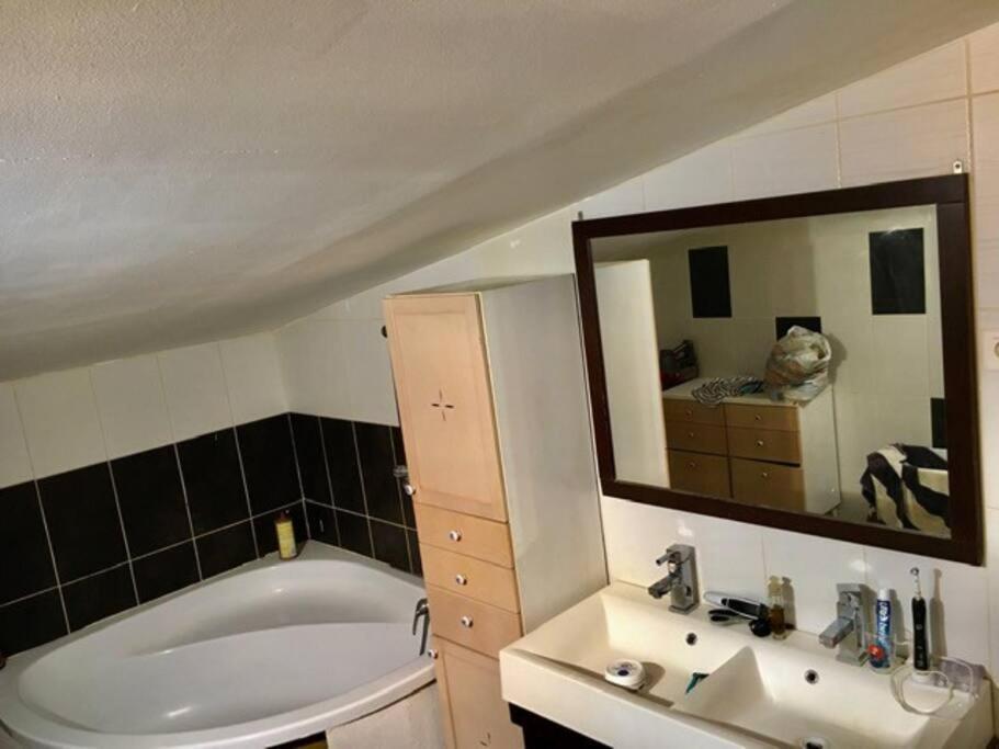 Le Depot Appartement Du Canal 80M2 A Champvert Eksteriør bilde